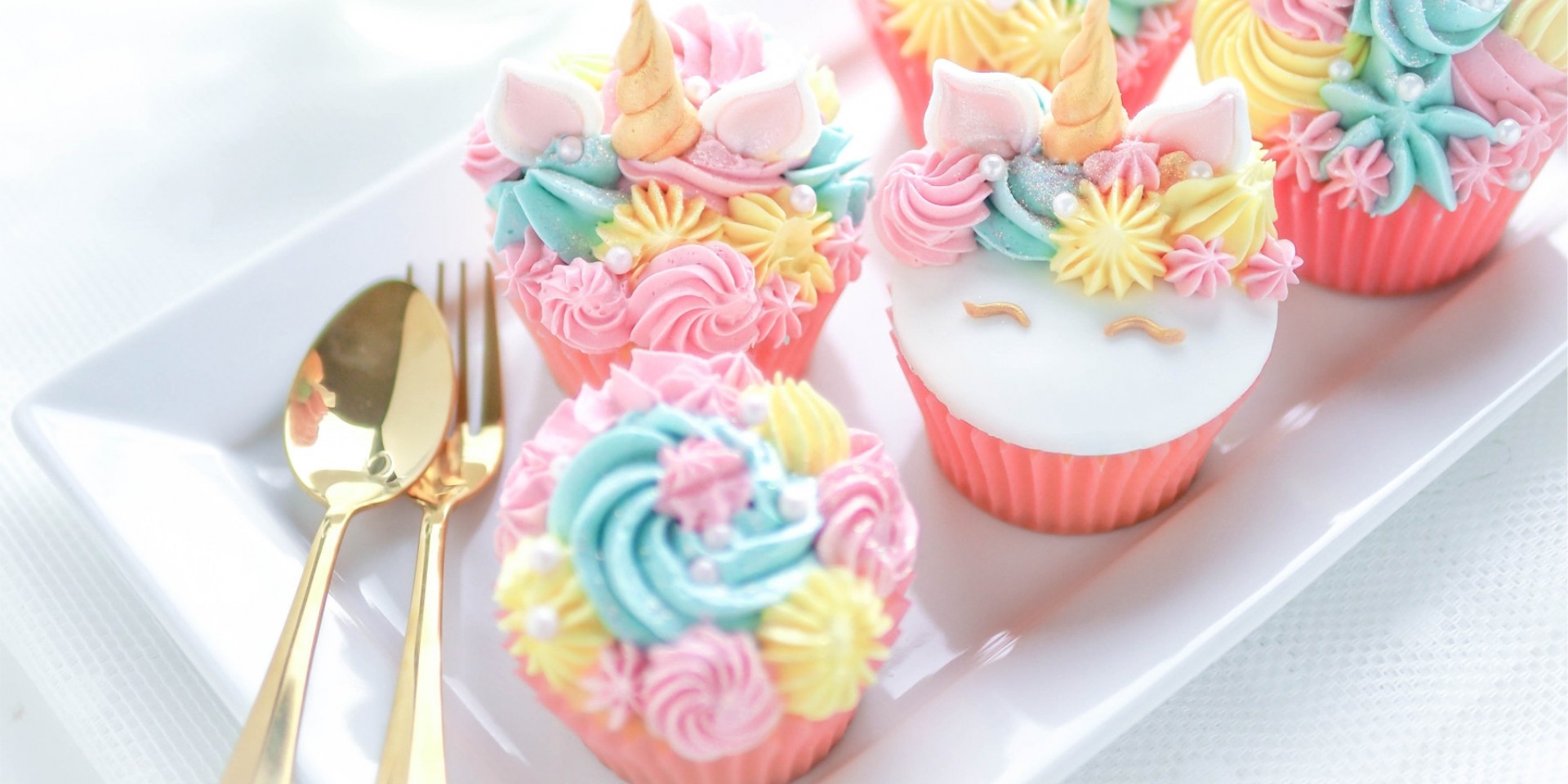 CAPA CUPCAKES TENEDOR DORADO